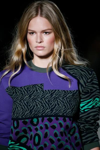 Look 32